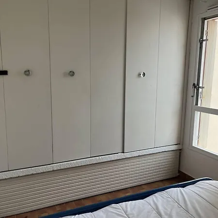 Apartment Centre Port Avec Piscine Et Parking, 4 Couchages, Terrasse Sud - Cap D'agde - Fr-1-749-61 *